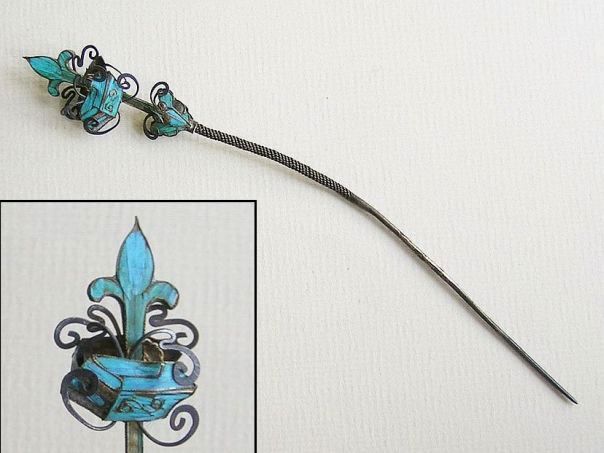 Hairpin with a butterfly and books – (7476)